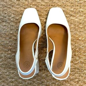 White Never worn UO sling back women’s shoes 8M perfect for Bridal occasions